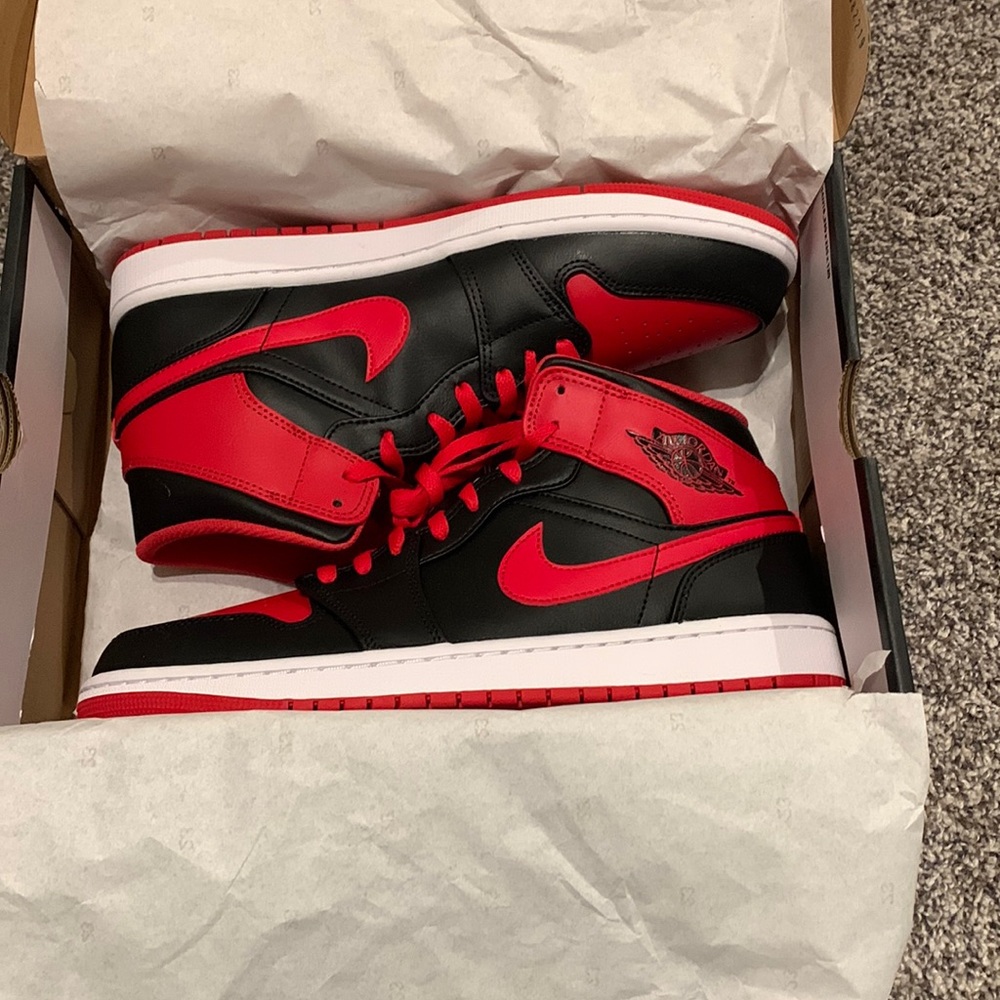 Jordan Banned Size 11. Brand new, never worn.